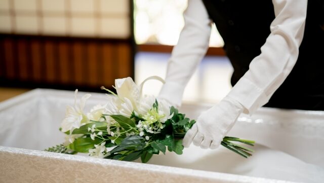 一般葬と家族葬の違いは何？費用や流れ、選び方のポイントを分かりやすくご紹介🌸
