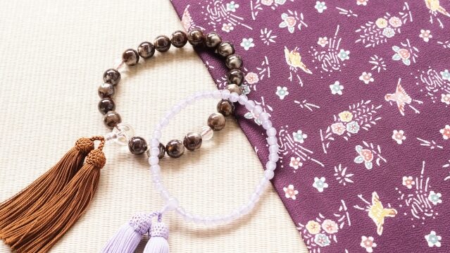 お葬式に数珠は必要？ない時の対処法やマナー、選び方まで優しくガイド📿✨