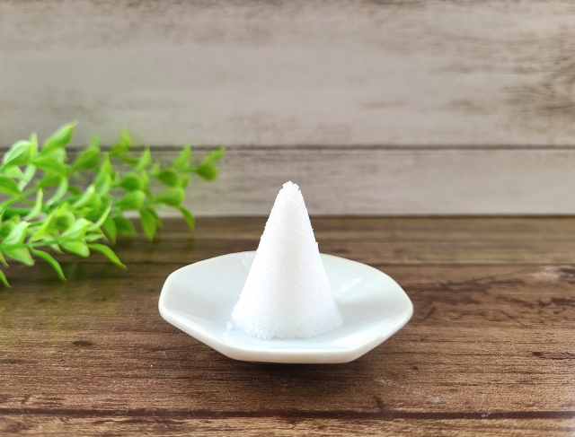 方法１：半紙（白い紙）とお塩でお清めをして包む🧂