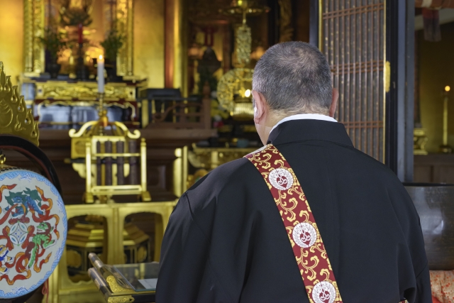 方法３：お寺や葬儀社に引き取ってもらう（相談する）🛕