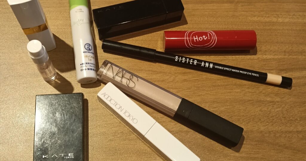 葬儀ですっぴんはNG😥!?女性の化粧マナーについて調査💄