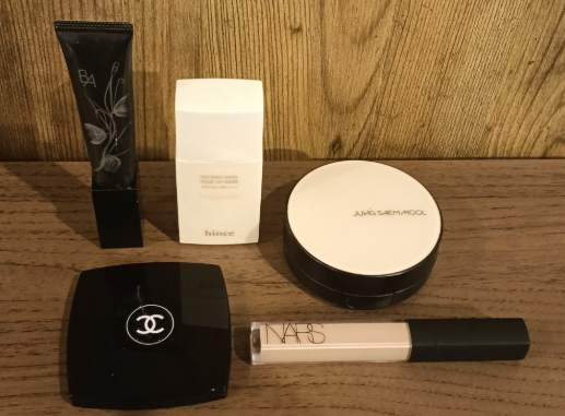 片化粧ベースメイク画像