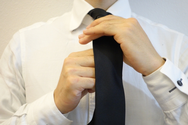 例外的に黒シャツが許容されるケースとは？